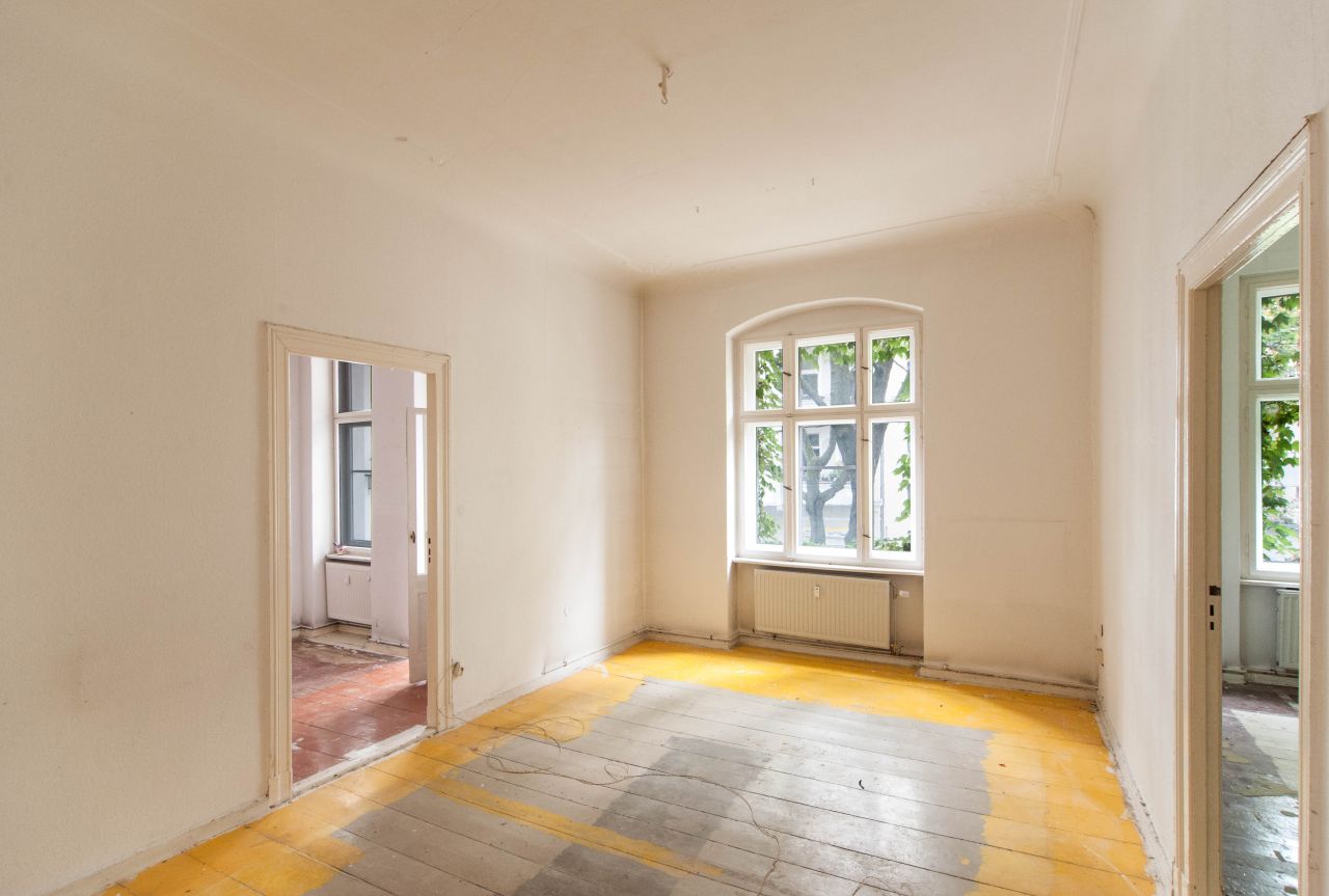 VERKAUFT - Berlin - Friedenau - sanierungsbedürftige 4-Zimmer Altbau